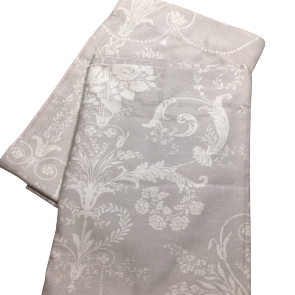 Laura Ashley Curtain Rod Panels 53 x 83 Pair (2)